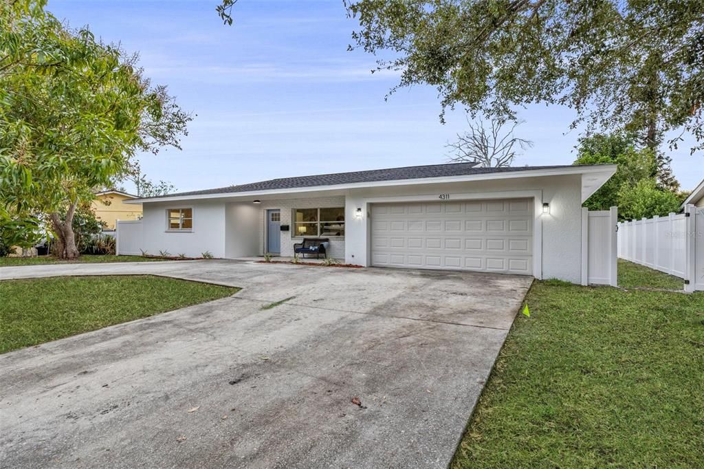 На продажу: $699,900 (4 спален, 2 ванн, 1761 Квадратных фут)