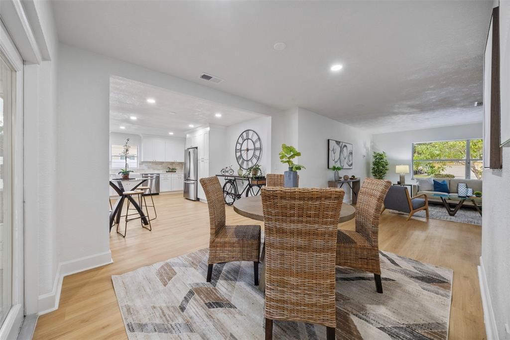 На продажу: $699,900 (4 спален, 2 ванн, 1761 Квадратных фут)