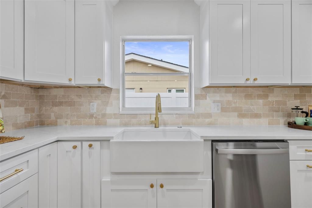 На продажу: $699,900 (4 спален, 2 ванн, 1761 Квадратных фут)