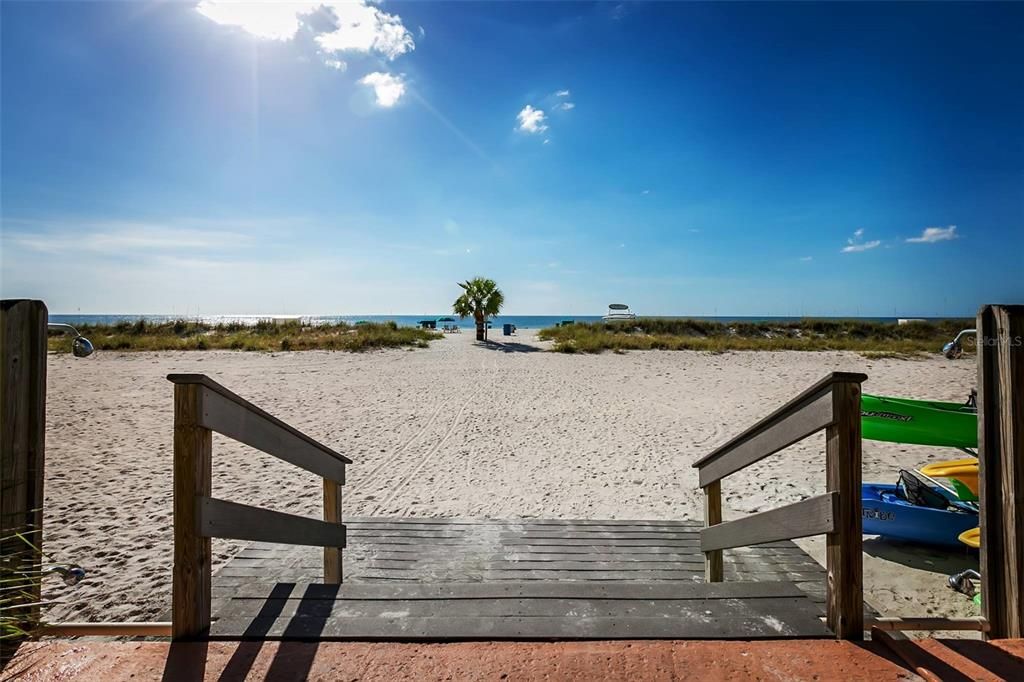 For Sale: $439,900 (1 beds, 1 baths, 365 Square Feet)