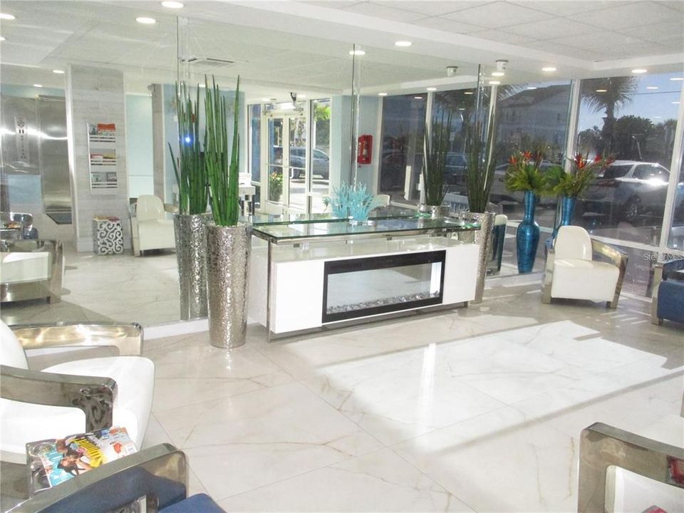 For Sale: $439,900 (1 beds, 1 baths, 365 Square Feet)