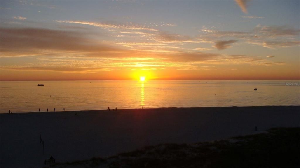 For Sale: $439,900 (1 beds, 1 baths, 365 Square Feet)