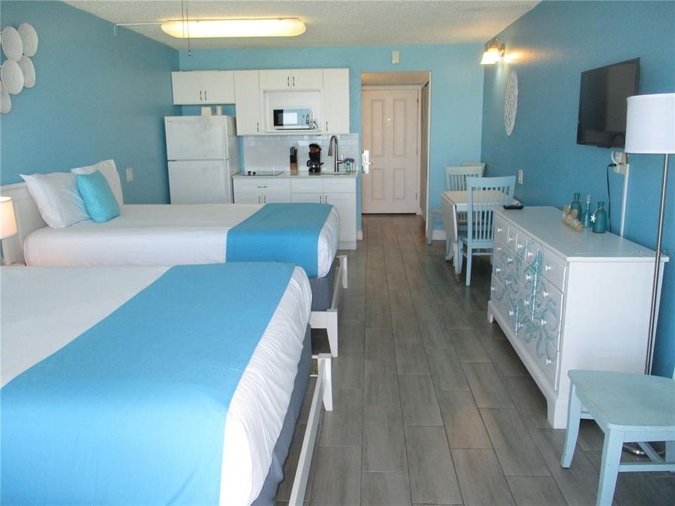 For Sale: $439,900 (1 beds, 1 baths, 365 Square Feet)