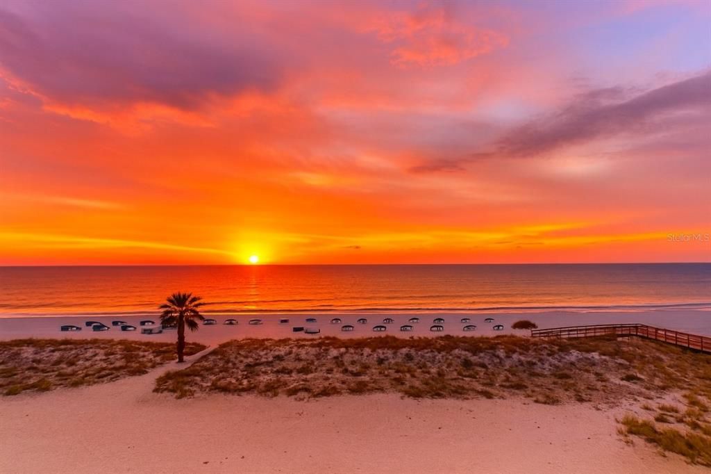 For Sale: $439,900 (1 beds, 1 baths, 365 Square Feet)