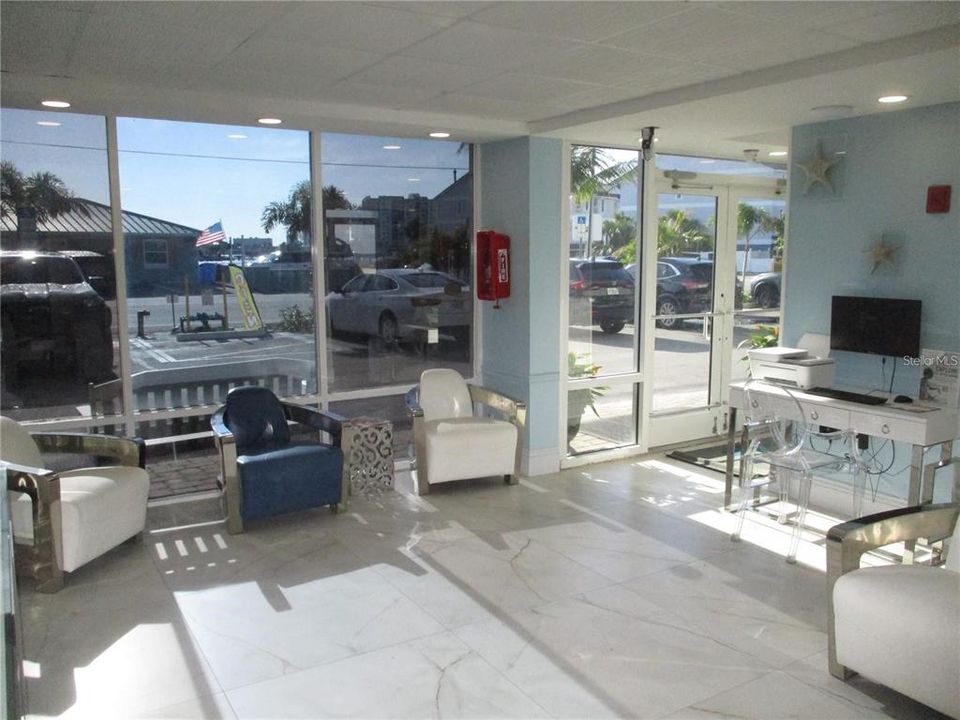 For Sale: $439,900 (1 beds, 1 baths, 365 Square Feet)