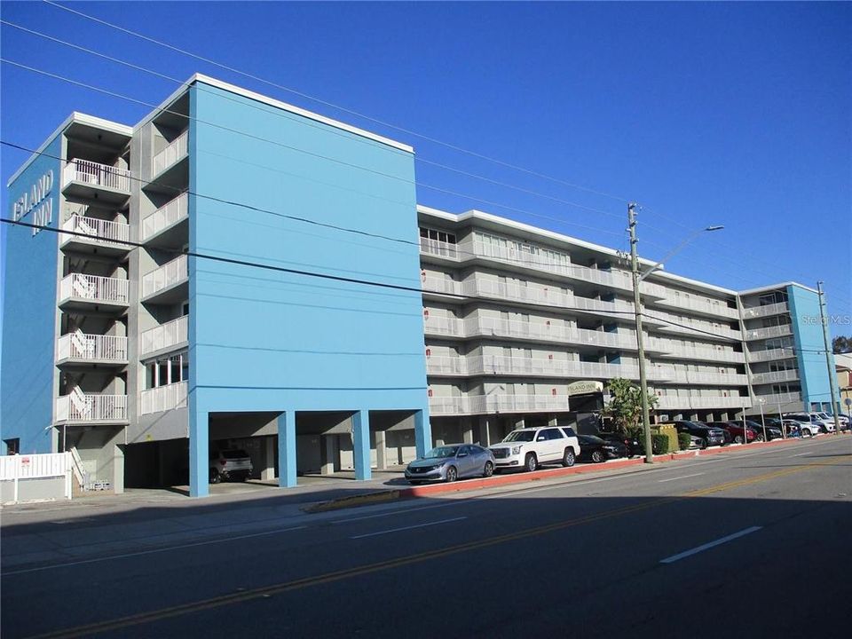 For Sale: $439,900 (1 beds, 1 baths, 365 Square Feet)