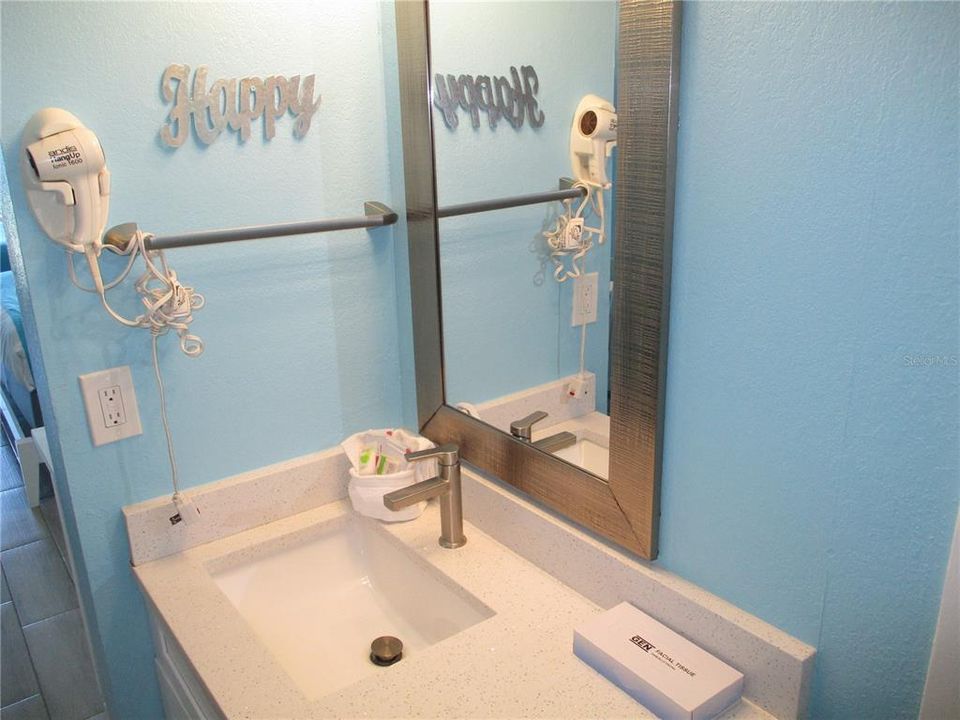 For Sale: $439,900 (1 beds, 1 baths, 365 Square Feet)