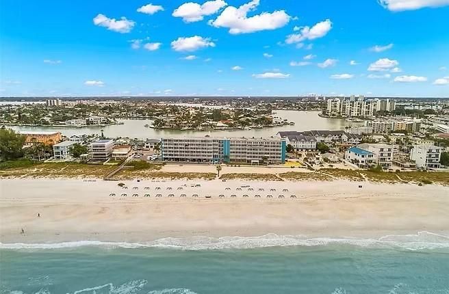 For Sale: $439,900 (1 beds, 1 baths, 365 Square Feet)