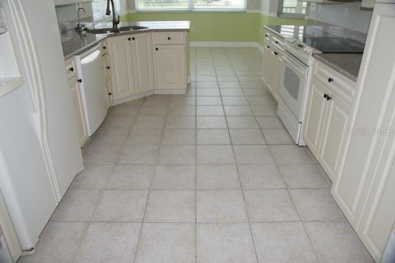 出租: $2,400 (2 贝兹, 2 浴室, 2022 平方英尺)