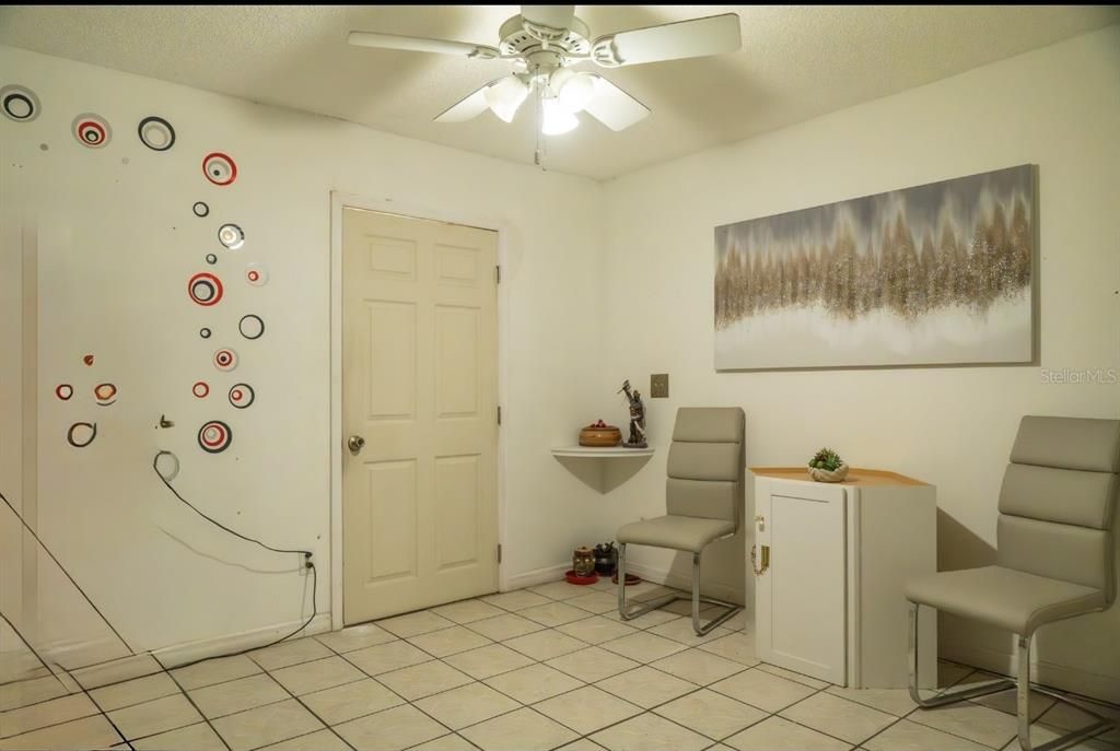 待售: $500,000 (4 贝兹, 3 浴室, 1818 平方英尺)