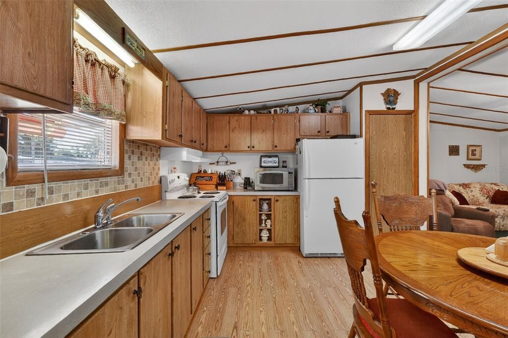 待售: $199,000 (3 贝兹, 2 浴室, 960 平方英尺)