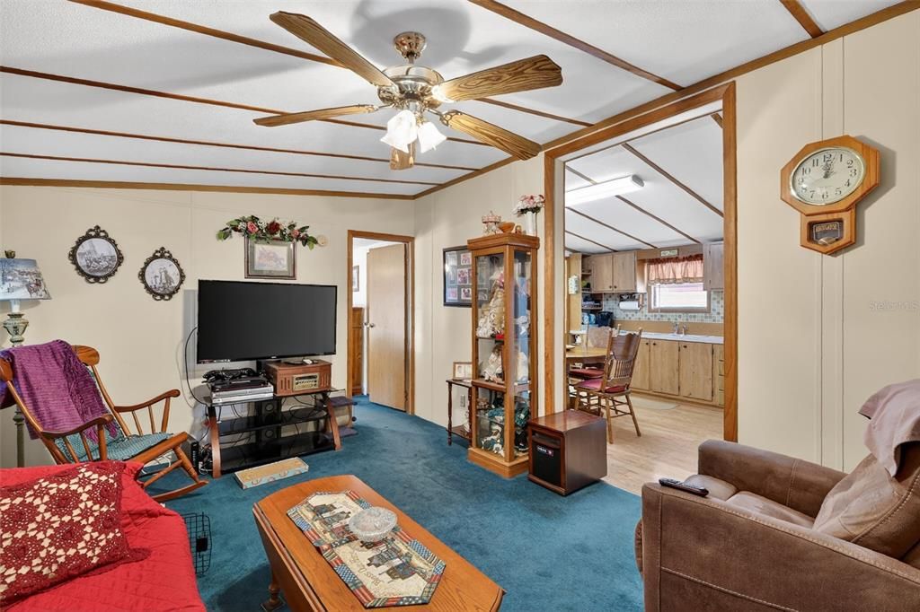 待售: $199,000 (3 贝兹, 2 浴室, 960 平方英尺)