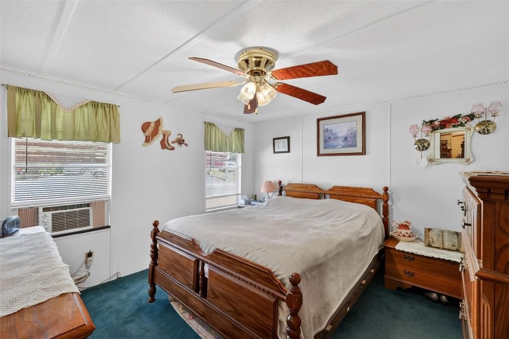 待售: $199,000 (3 贝兹, 2 浴室, 960 平方英尺)