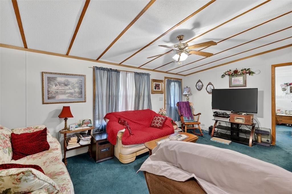 待售: $199,000 (3 贝兹, 2 浴室, 960 平方英尺)