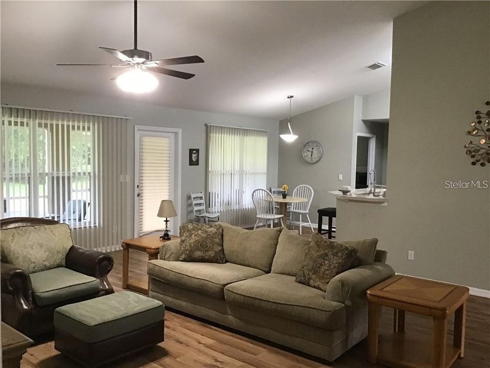 出租: $3,000 (3 贝兹, 2 浴室, 2219 平方英尺)