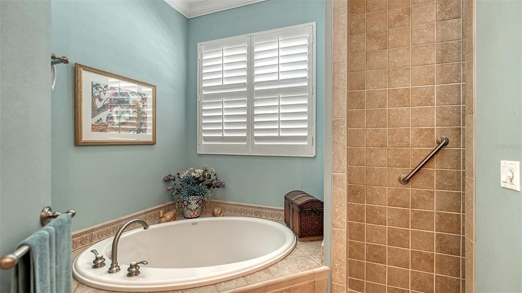 待售: $700,000 (3 贝兹, 2 浴室, 2245 平方英尺)