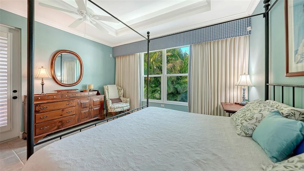 待售: $700,000 (3 贝兹, 2 浴室, 2245 平方英尺)