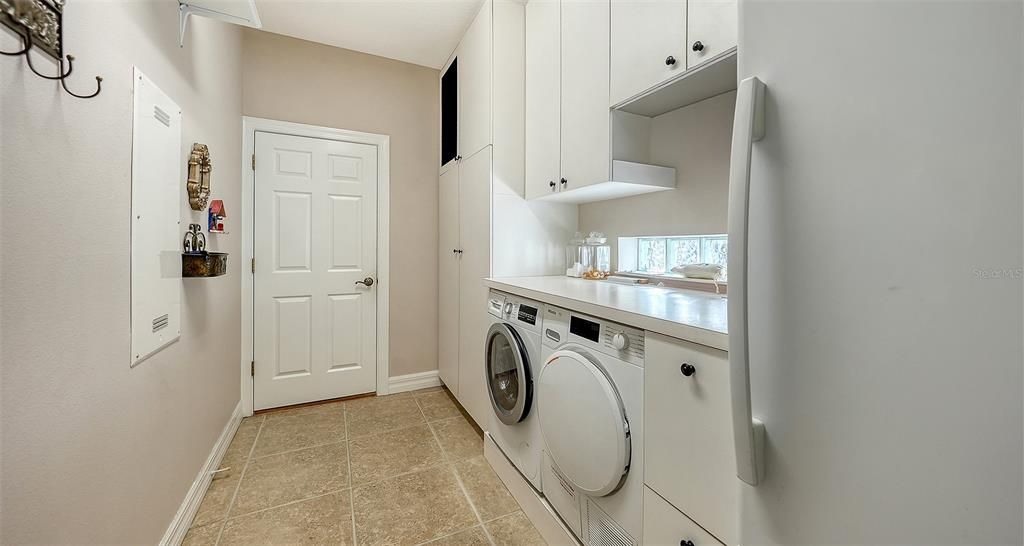 待售: $700,000 (3 贝兹, 2 浴室, 2245 平方英尺)