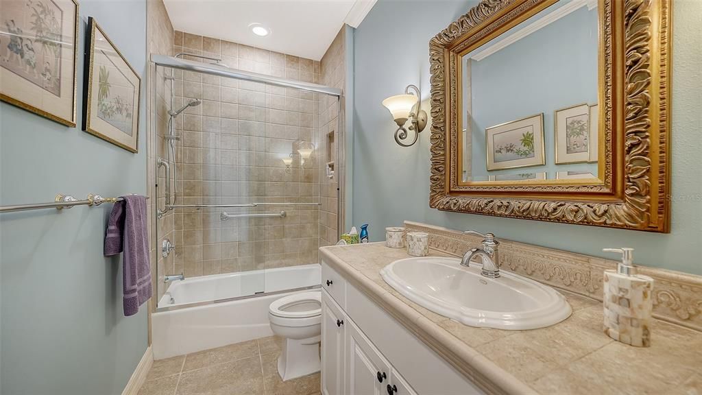 待售: $700,000 (3 贝兹, 2 浴室, 2245 平方英尺)