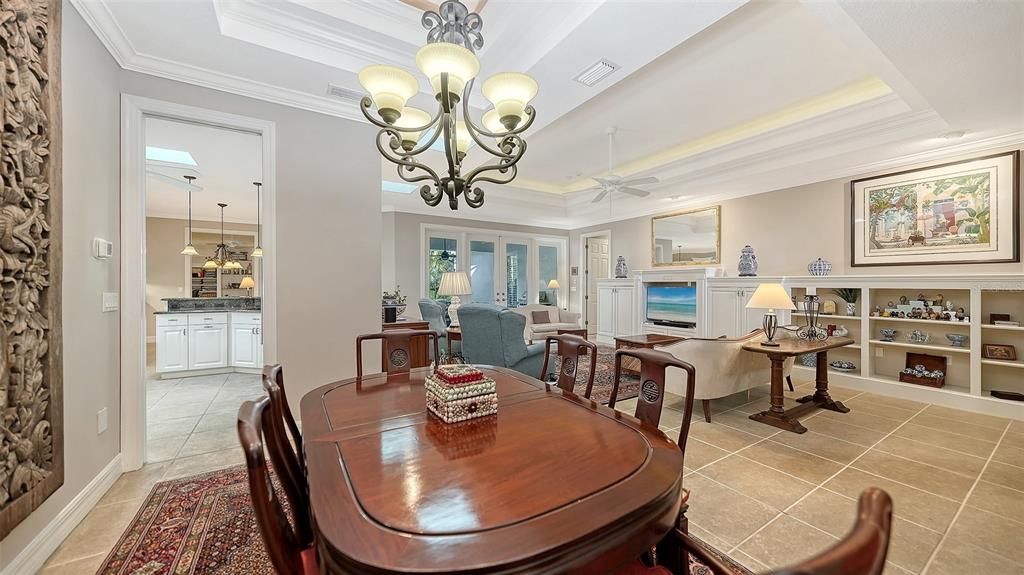 待售: $700,000 (3 贝兹, 2 浴室, 2245 平方英尺)