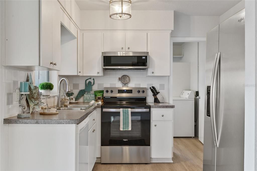 На продажу: $330,000 (2 спален, 1 ванн, 1220 Квадратных фут)