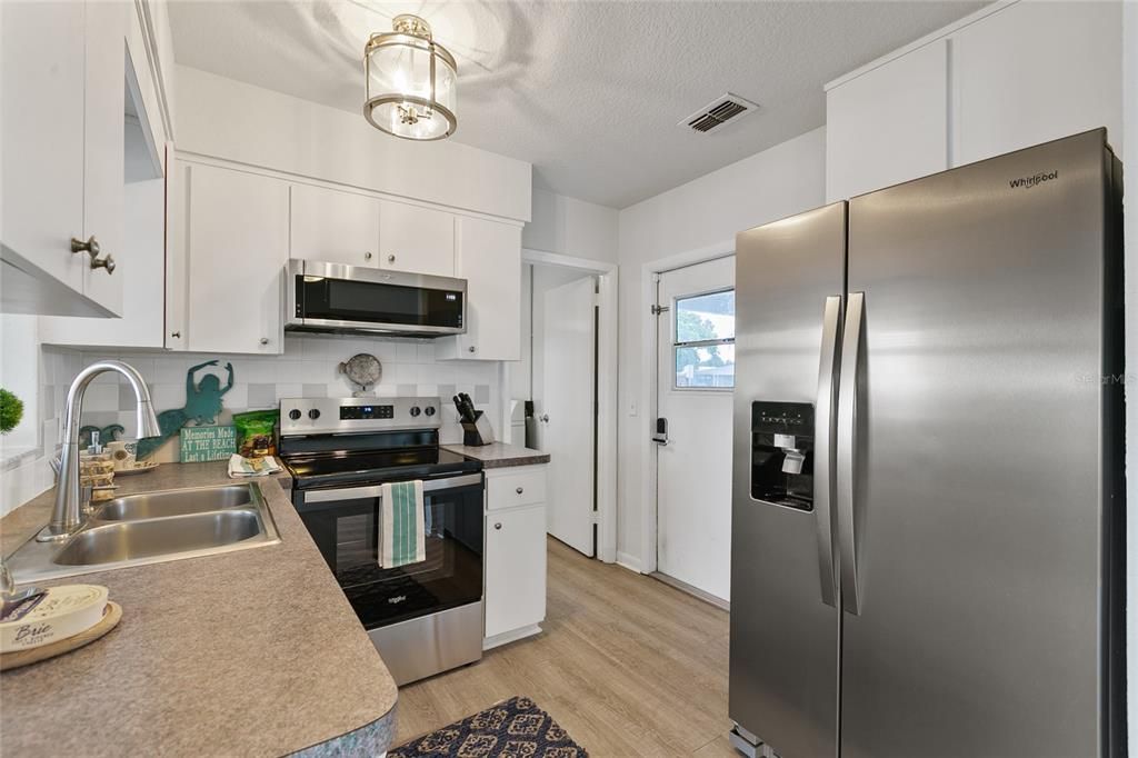 На продажу: $330,000 (2 спален, 1 ванн, 1220 Квадратных фут)