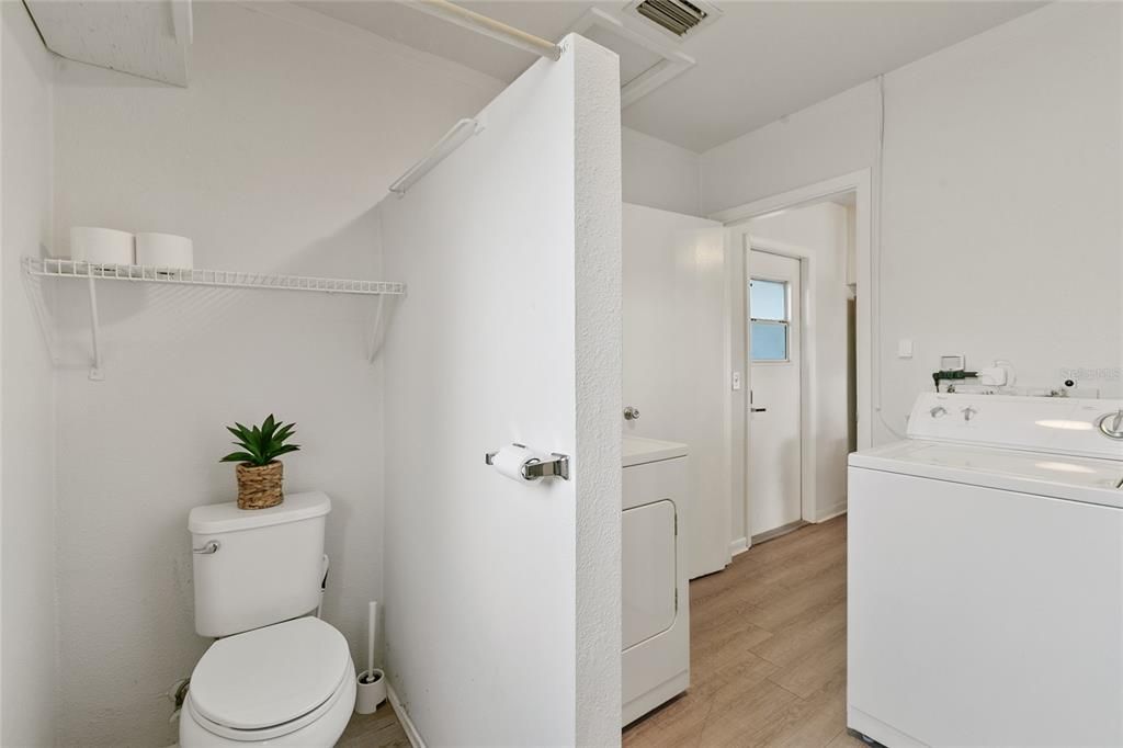 На продажу: $330,000 (2 спален, 1 ванн, 1220 Квадратных фут)