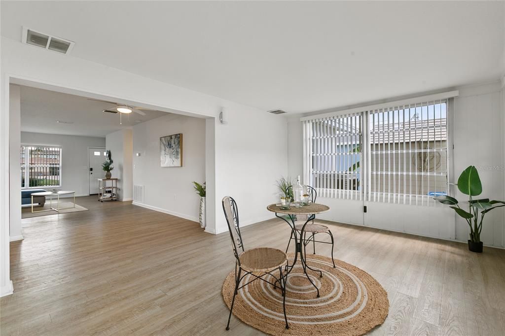 На продажу: $330,000 (2 спален, 1 ванн, 1220 Квадратных фут)