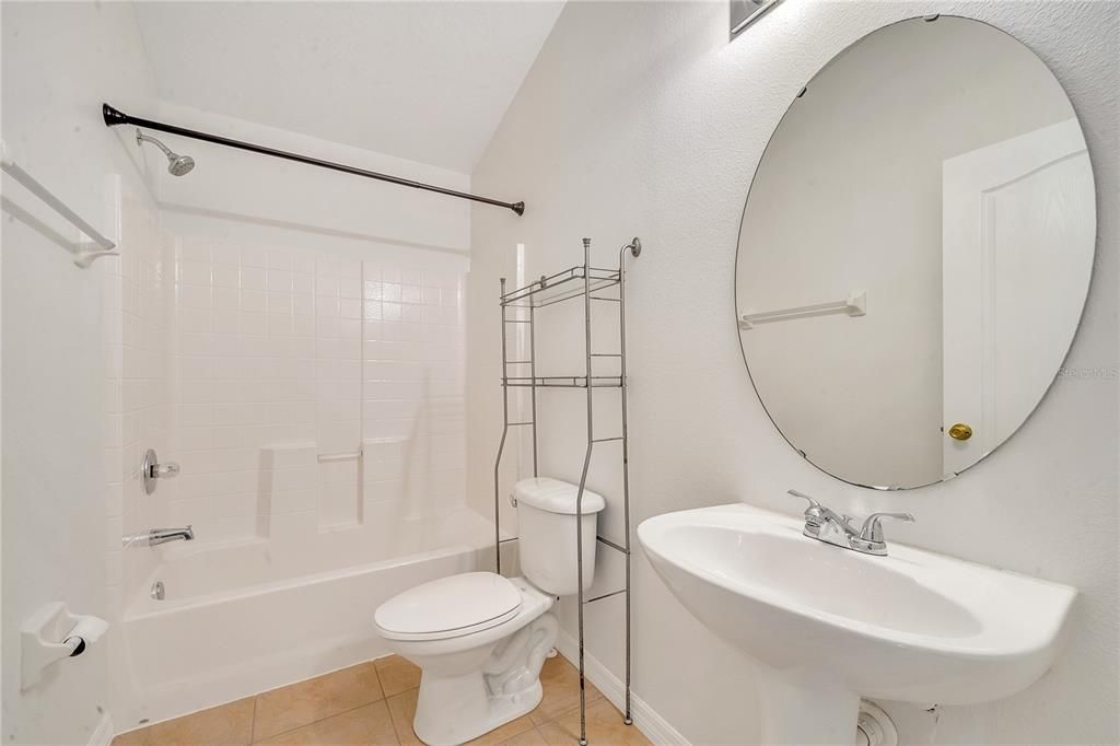 待售: $300,000 (2 贝兹, 2 浴室, 1216 平方英尺)