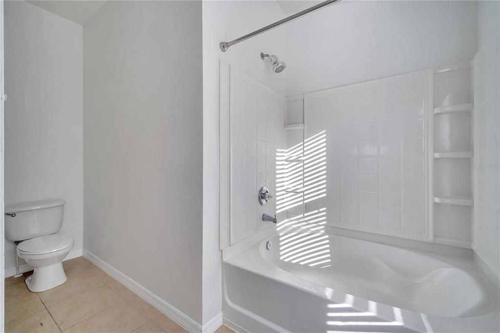 待售: $300,000 (2 贝兹, 2 浴室, 1216 平方英尺)