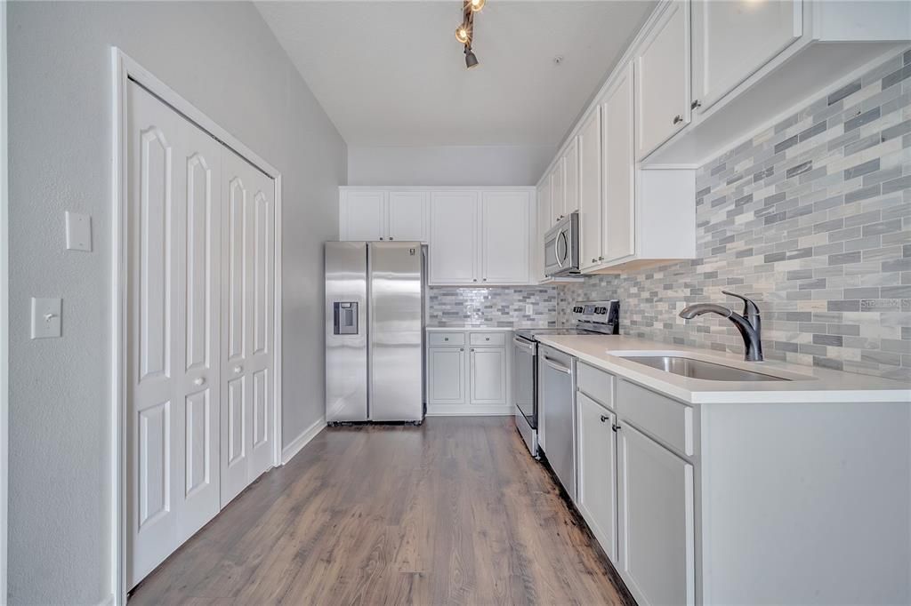 待售: $300,000 (2 贝兹, 2 浴室, 1216 平方英尺)