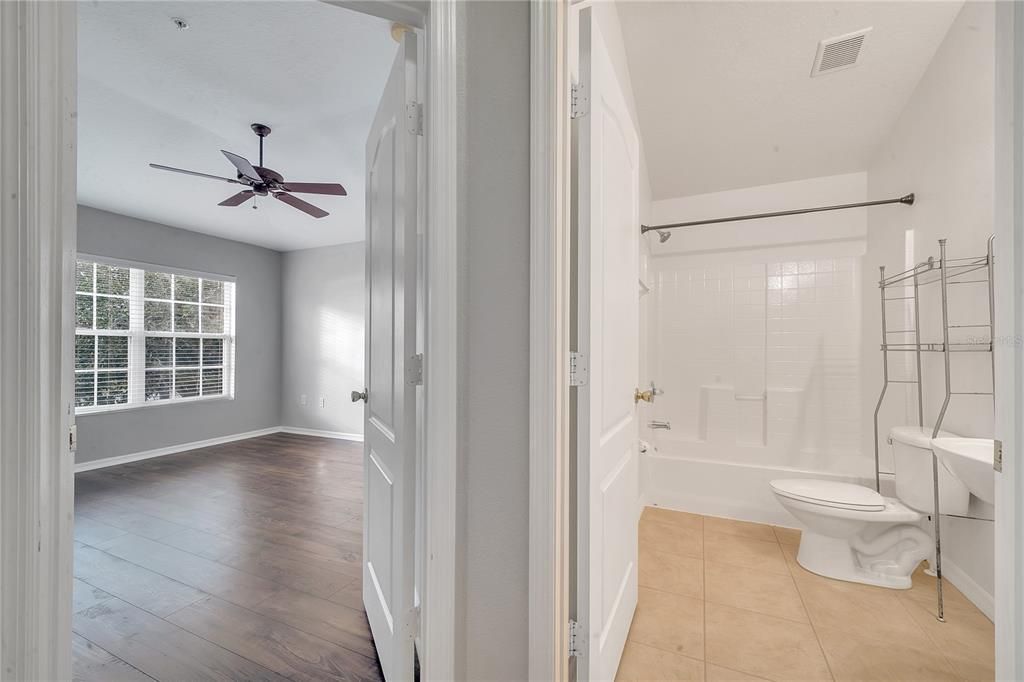 待售: $300,000 (2 贝兹, 2 浴室, 1216 平方英尺)