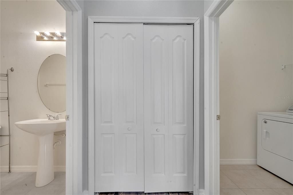 待售: $300,000 (2 贝兹, 2 浴室, 1216 平方英尺)