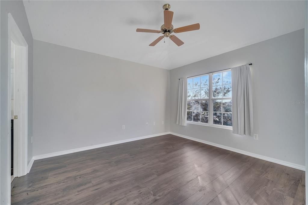 待售: $300,000 (2 贝兹, 2 浴室, 1216 平方英尺)