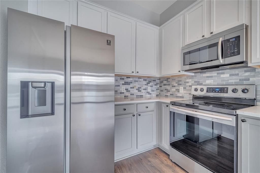 待售: $300,000 (2 贝兹, 2 浴室, 1216 平方英尺)