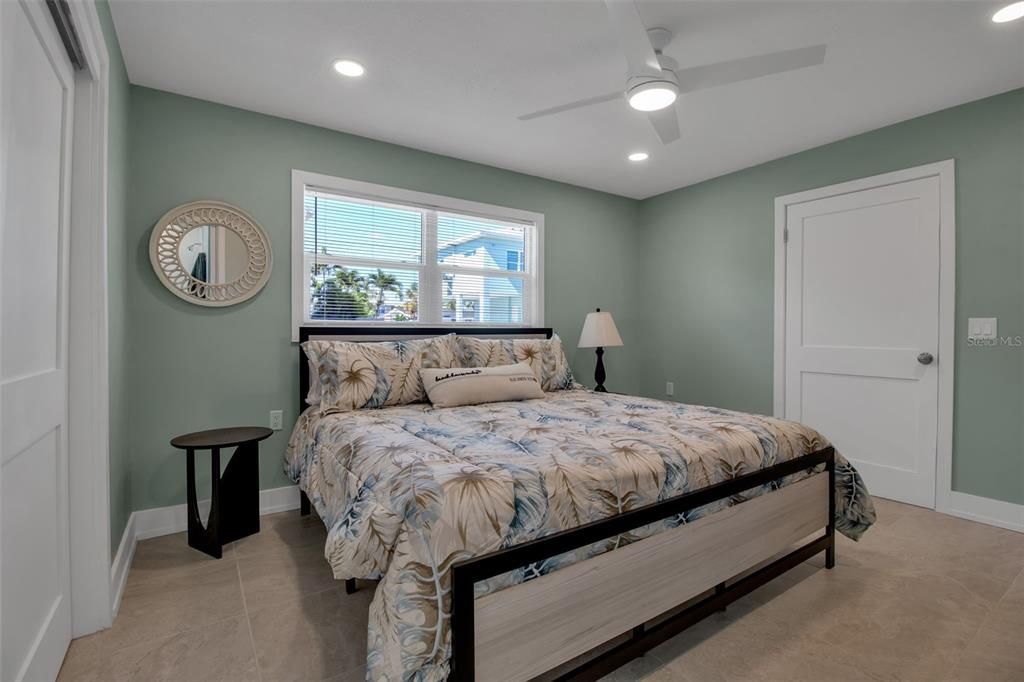 待售: $595,000 (2 贝兹, 2 浴室, 1215 平方英尺)