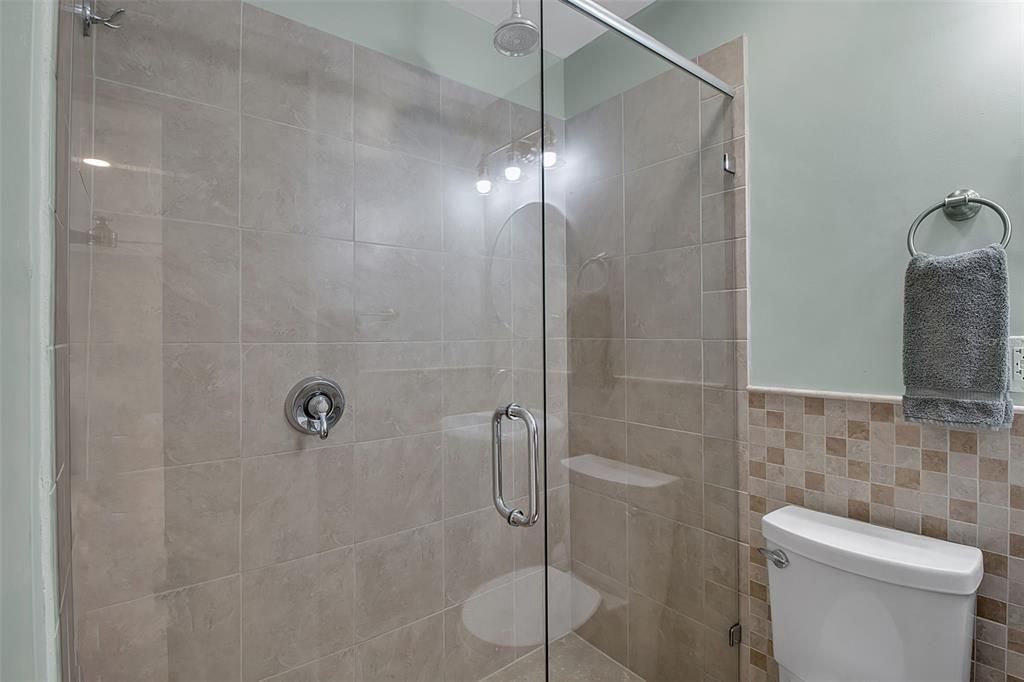 待售: $595,000 (2 贝兹, 2 浴室, 1215 平方英尺)