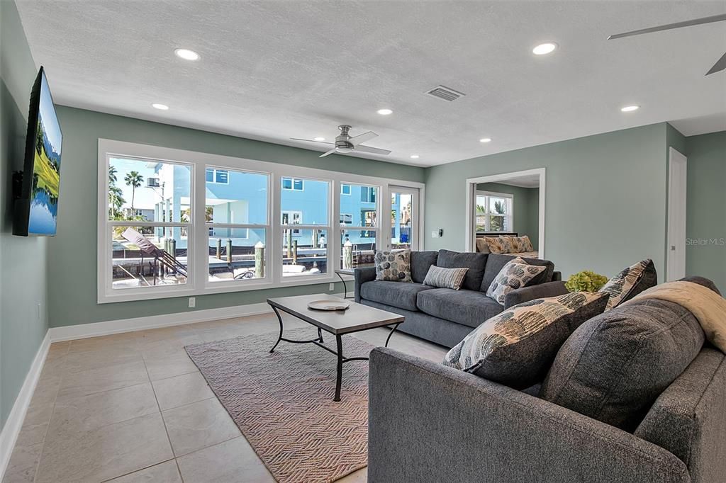 待售: $595,000 (2 贝兹, 2 浴室, 1215 平方英尺)