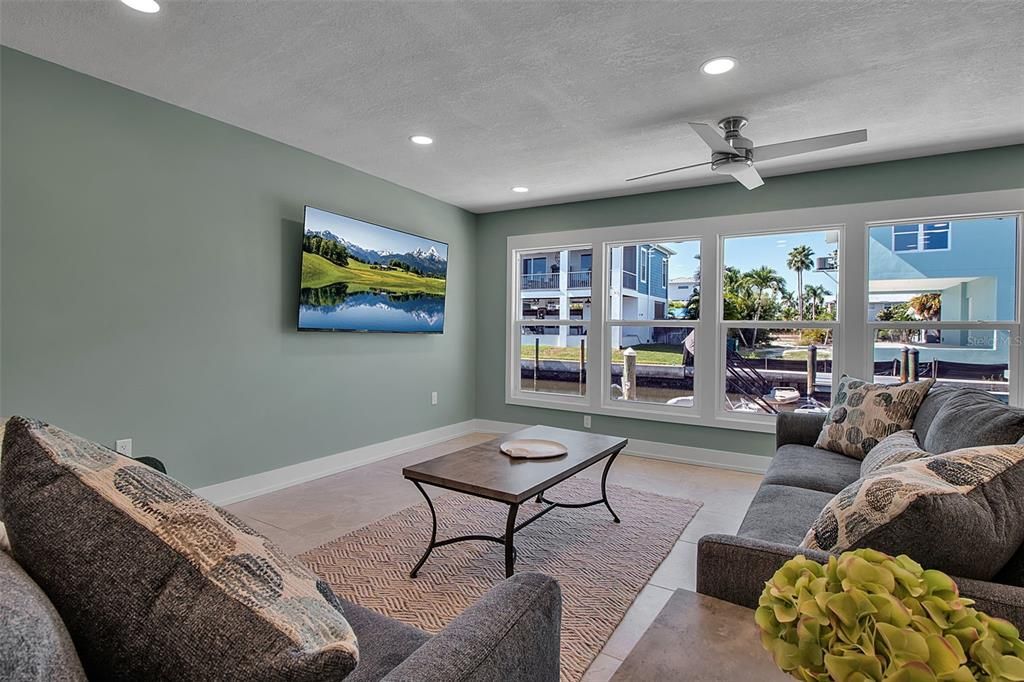 待售: $595,000 (2 贝兹, 2 浴室, 1215 平方英尺)