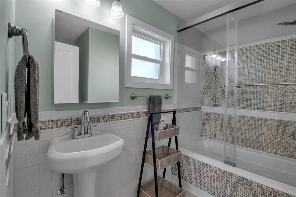 待售: $595,000 (2 贝兹, 2 浴室, 1215 平方英尺)