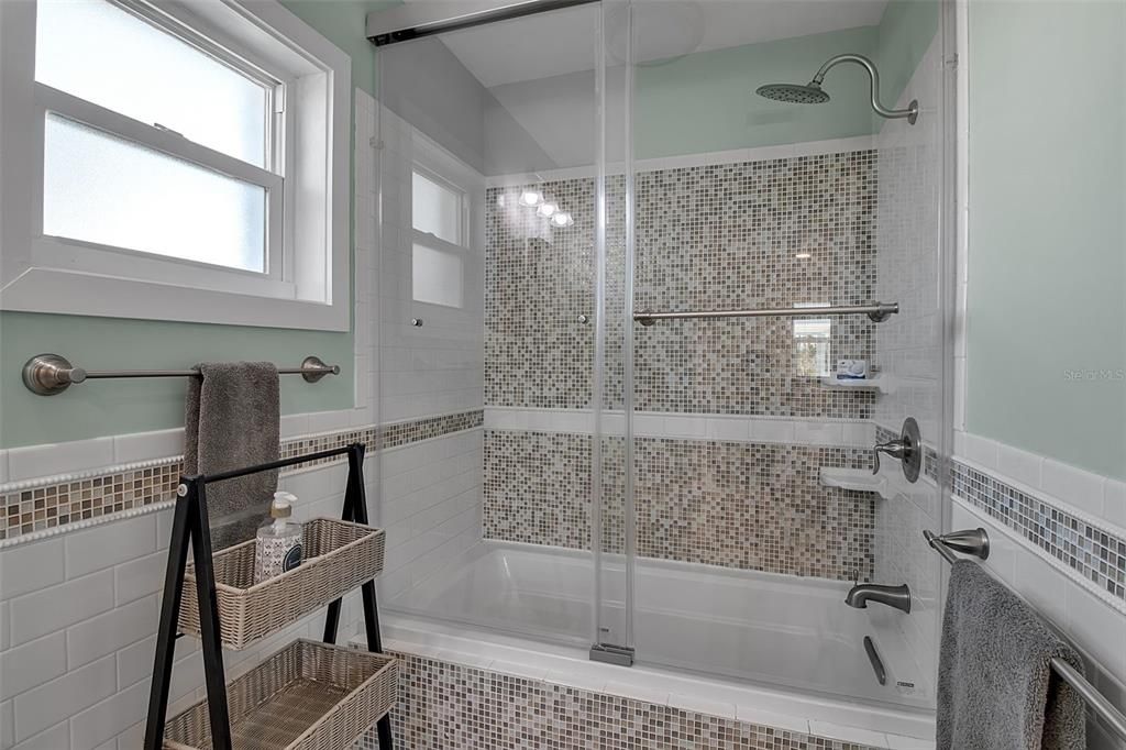 待售: $595,000 (2 贝兹, 2 浴室, 1215 平方英尺)