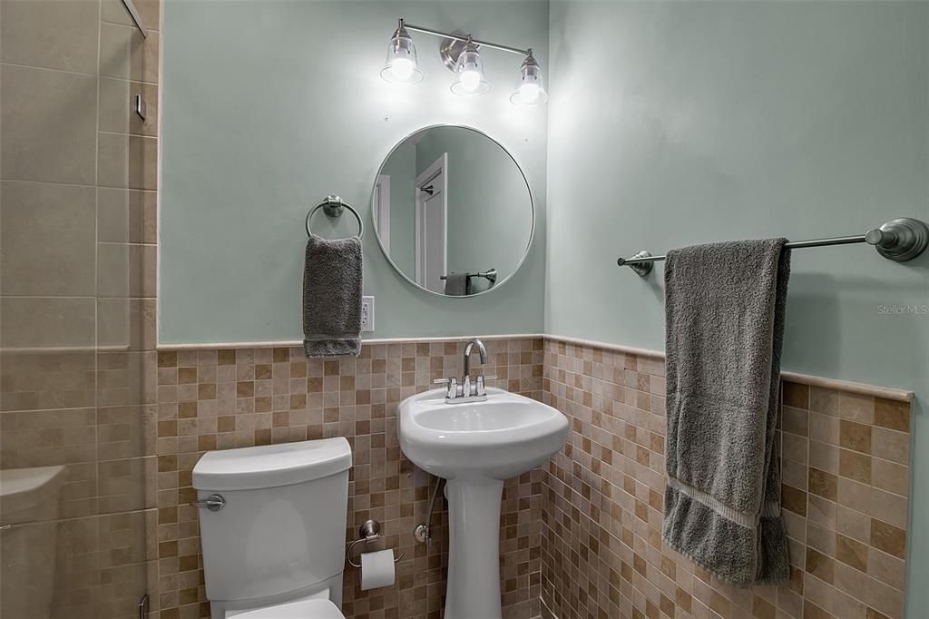 待售: $595,000 (2 贝兹, 2 浴室, 1215 平方英尺)