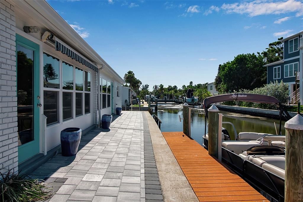 待售: $595,000 (2 贝兹, 2 浴室, 1215 平方英尺)