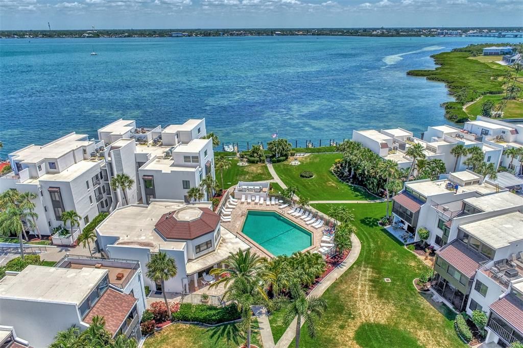 For Sale: $549,000 (2 beds, 2 baths, 1237 Square Feet)