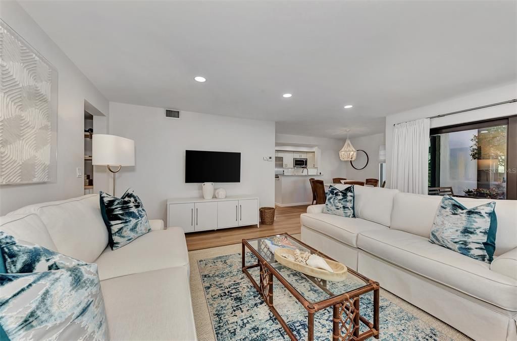 For Sale: $549,000 (2 beds, 2 baths, 1237 Square Feet)