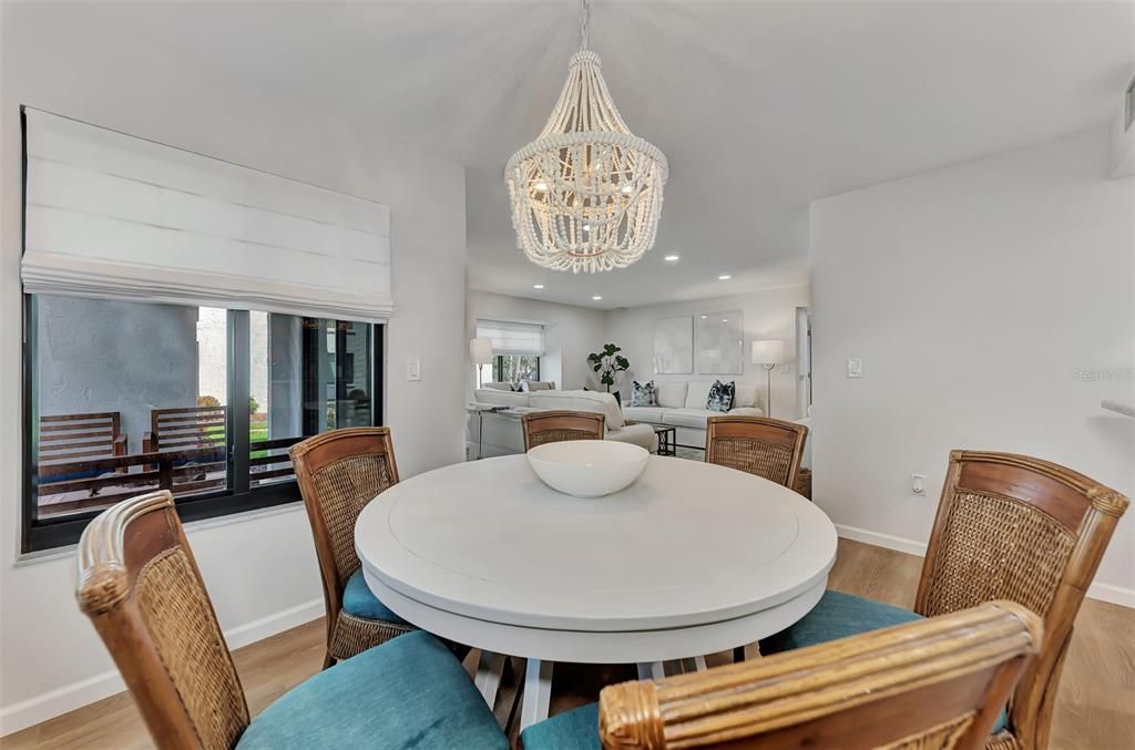 For Sale: $549,000 (2 beds, 2 baths, 1237 Square Feet)