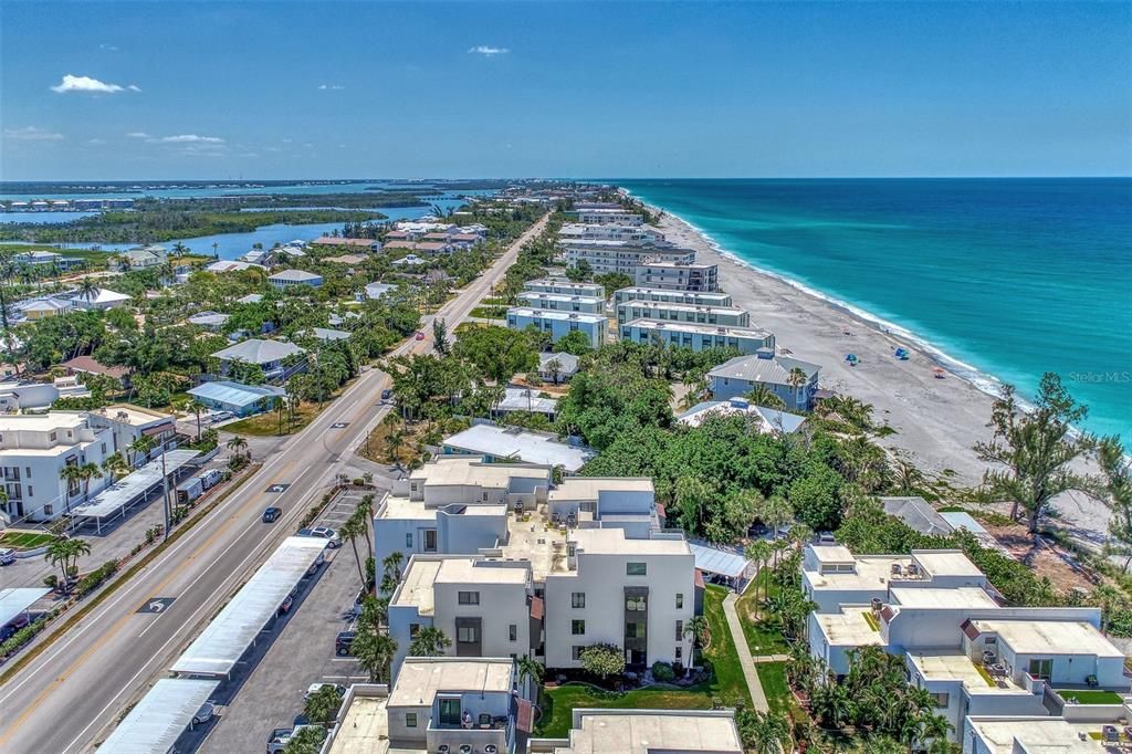 For Sale: $549,000 (2 beds, 2 baths, 1237 Square Feet)