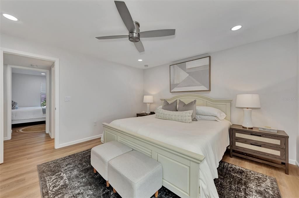 For Sale: $549,000 (2 beds, 2 baths, 1237 Square Feet)
