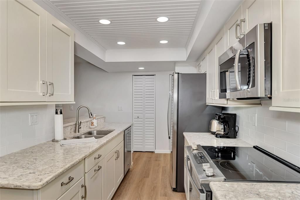 For Sale: $549,000 (2 beds, 2 baths, 1237 Square Feet)