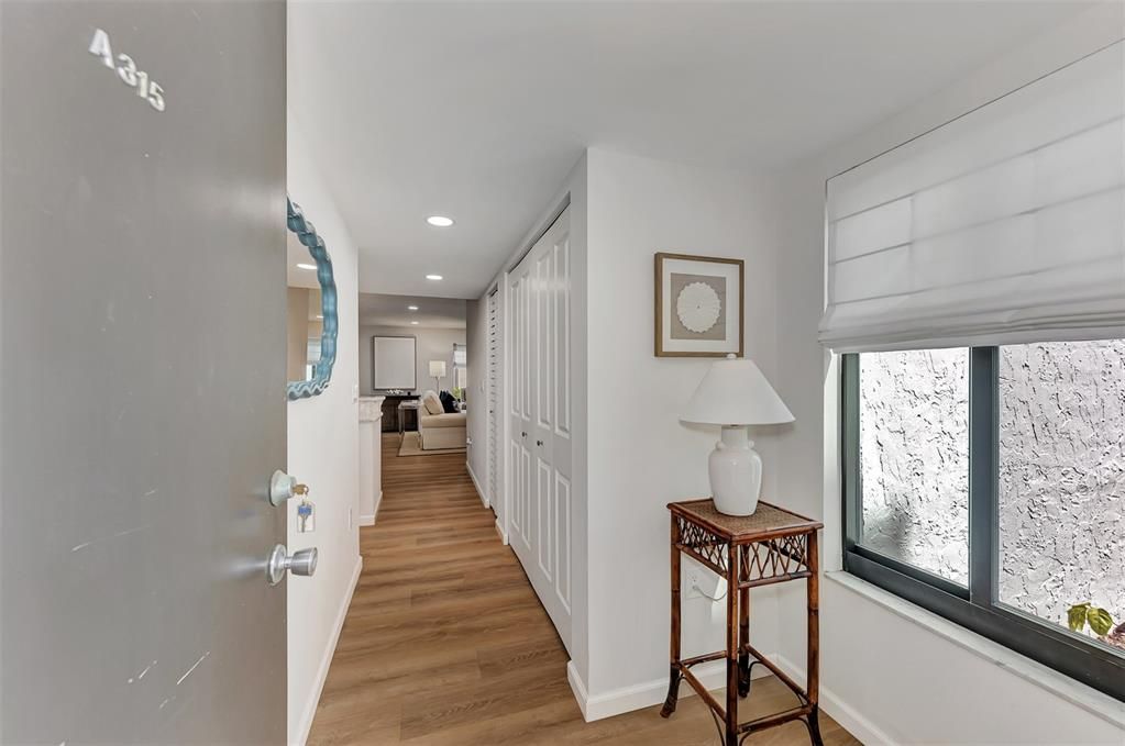 For Sale: $549,000 (2 beds, 2 baths, 1237 Square Feet)